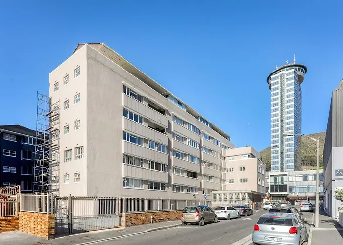 Backup-Power Trendy 2 Bed Balcony Apartment