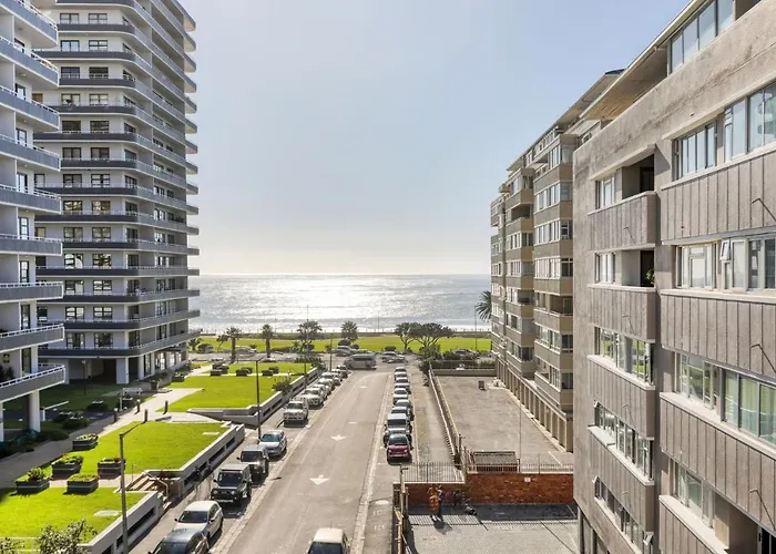 Backup-Power Trendy 2 Bed Balcony Apartment
