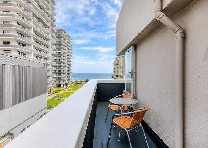 Backup-Power Trendy 2 Bed Balcony Apartment